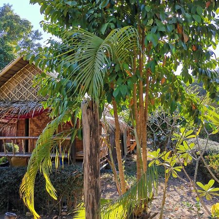 Phuhaya Bamboo Bungalows Ko Lanta Buitenkant foto