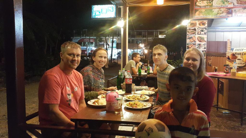 Phuhaya Bamboo Bungalows Ko Lanta Buitenkant foto